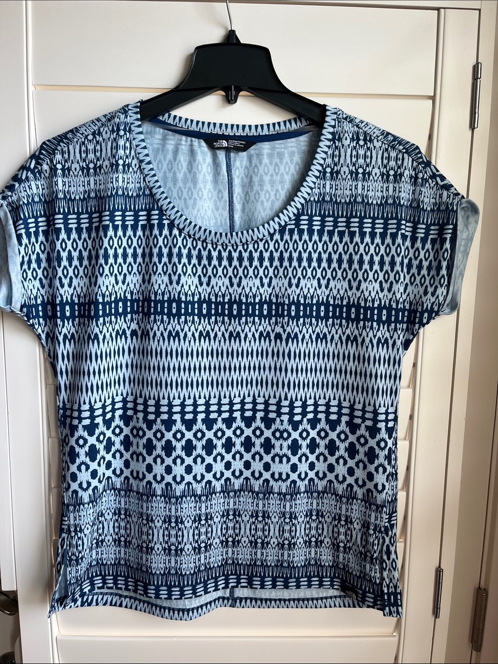 The North Face Women's Navy and Light Blue Geometric Short Sleeve Top